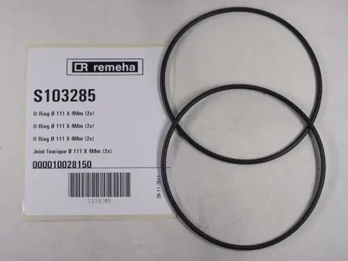 Zwei schwarze O-Ringe auf einem weißen Etikett mit der Marke Remeha, das Produktdetails und eine Barcode-Nummer enthält.